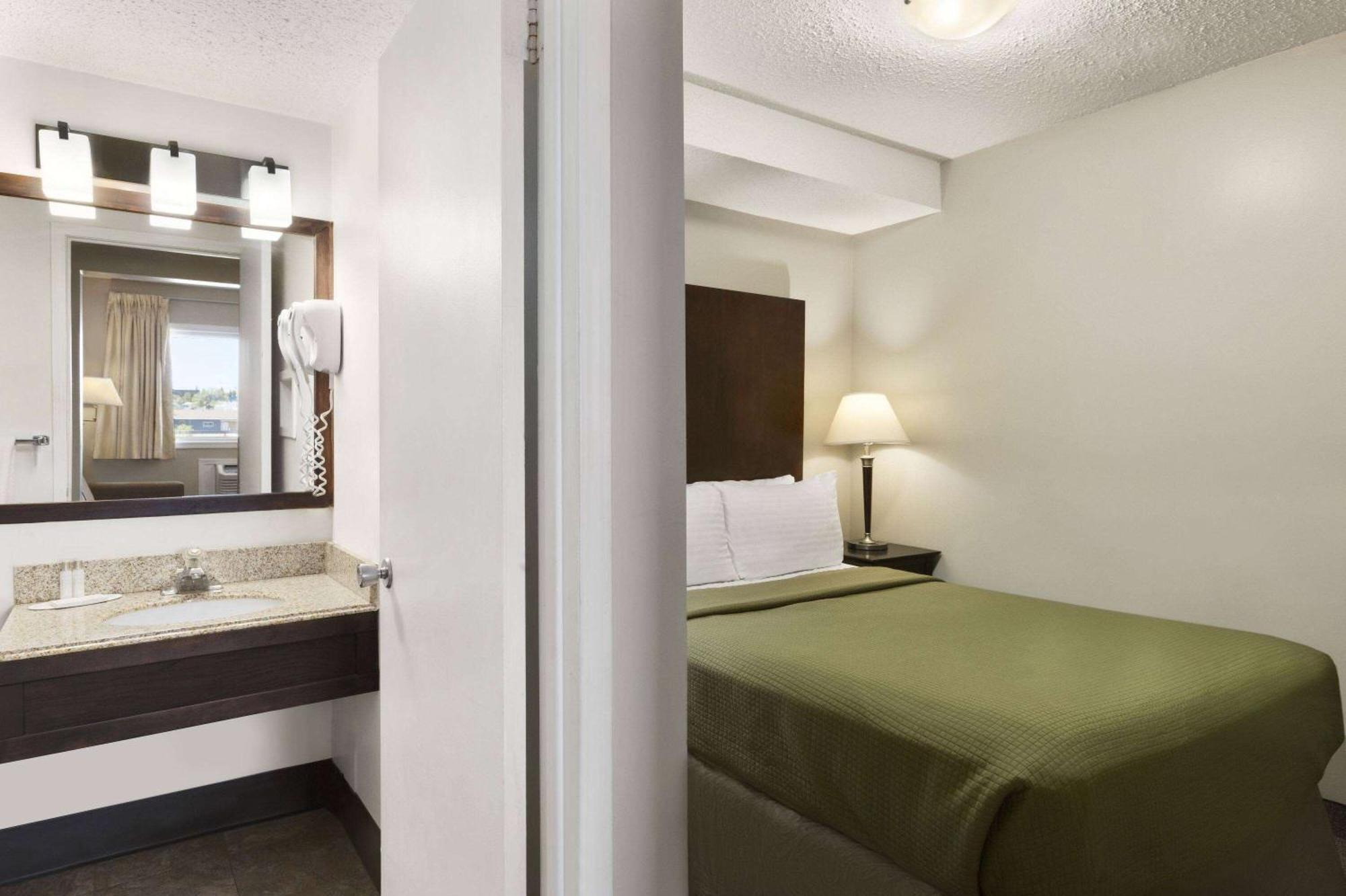 Thriftlodge Saskatoon Esterno foto